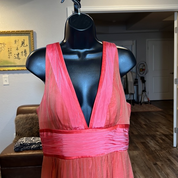 Kay Unger NY | size 12 | self:100% silk & lining: 100% polyester | Coral Color - Picture 1 of 11
